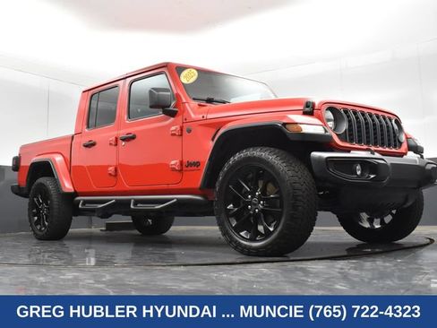 Used 2025 Jeep Gladiator Sport AWD/4WD image 27