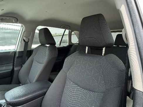 Used 2024 Toyota RAV4 XLE FWD image 12