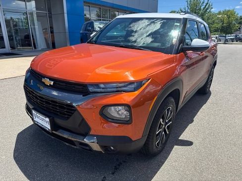 Used 2023 Chevrolet TrailBlazer ACTIV w/ Sun and Liftgate Package AWD/4WD image 2
