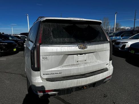 Used 2023 Cadillac Escalade ESV Premium Luxury w/ Performance Package image 4