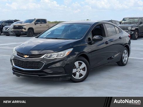 Used 2017 Chevrolet Cruze LS FWD image 1