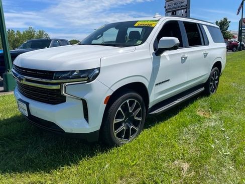 Used 2022 Chevrolet Suburban RST w/ Sport Performance Package AWD/4WD image 3