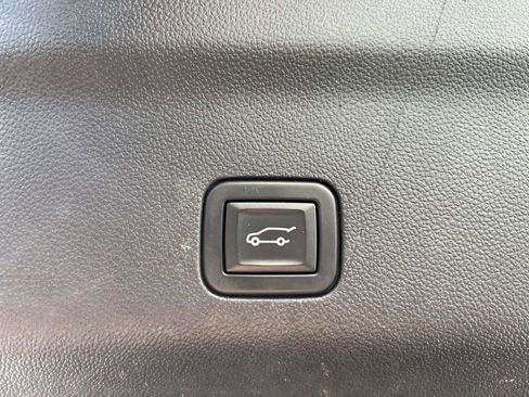 Used 2022 Chevrolet Tahoe LT w/ LT Signature Plus Package image 12