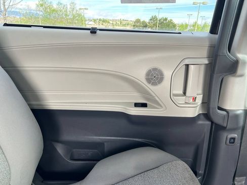 Used 2024 Toyota Sienna LE w/ LE Plus Package AWD/4WD image 25