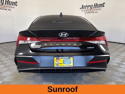 Used 2025 Hyundai Elantra Limited FWD image 6