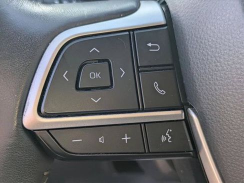 Used 2024 Toyota Highlander XLE AWD/4WD image 12