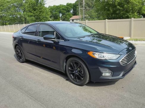 Used 2020 Ford Fusion SE w/ Equipment Group 151A FWD image 2
