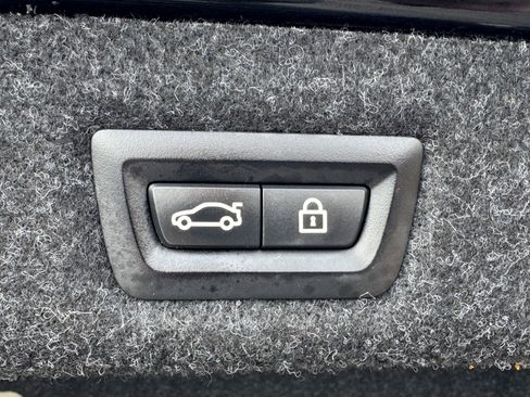 Used 2020 BMW 530i xDrive w/ Premium Package image 12