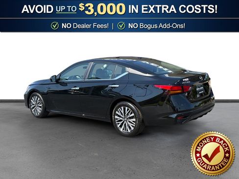 Used 2025 Nissan Altima 2.5 SV FWD image 4