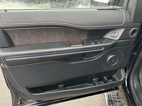 Used 2021 Ford Expedition Max Limited image 15