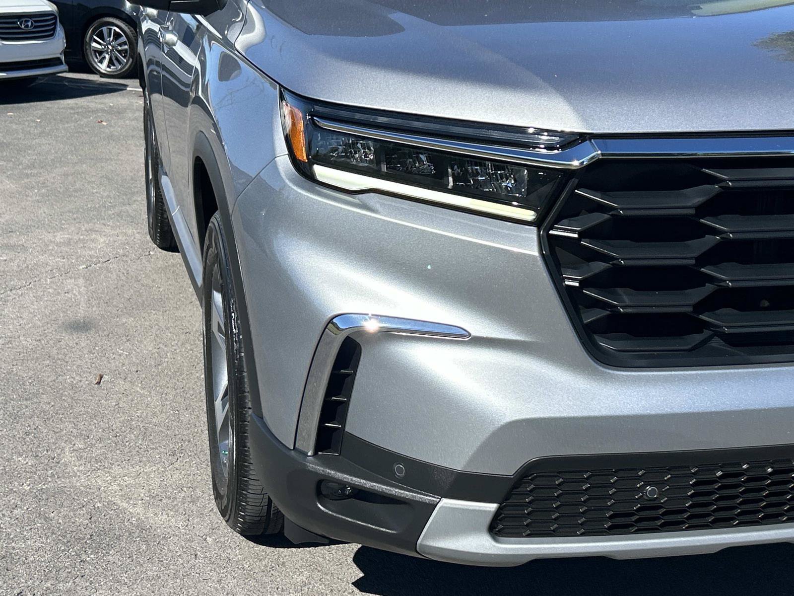Used 2025 Honda Pilot EX-L image 11