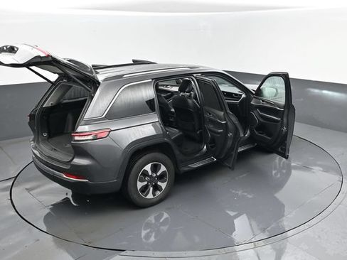 Used 2023 Jeep Grand Cherokee 4WD 4xe w/ Luxury Tech Group II image 30