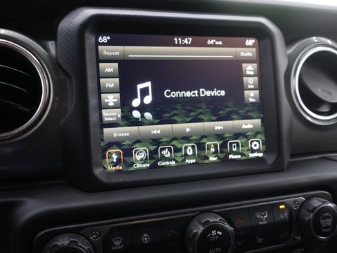 Used 2022 Jeep Wrangler Unlimited Sahara w/ LED Lighting Group AWD/4WD image 45