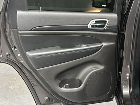 Used 2020 Jeep Grand Cherokee Altitude AWD/4WD image 25