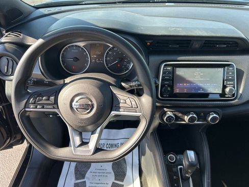 Used 2019 Nissan Kicks S image 5