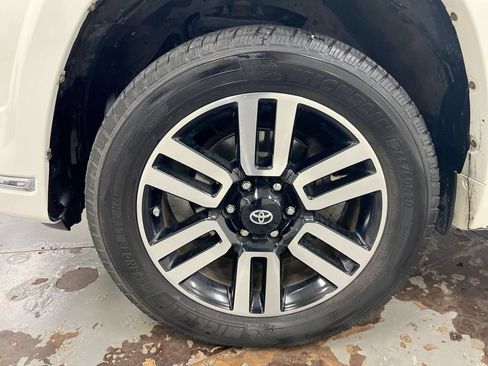 Used 2018 Toyota 4Runner Limited AWD/4WD image 28