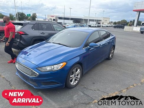 Used 2018 Ford Fusion SE FWD image 2