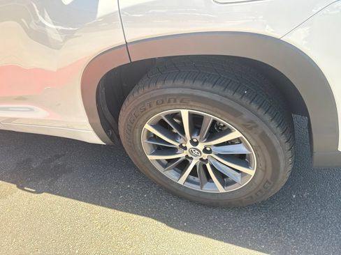 Used 2018 Toyota Highlander XLE w/ Carpet Mat Package (TMS) FWD image 9