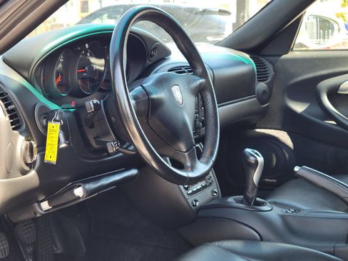 Used 2001 Porsche 911 Carrera RWD image 4
