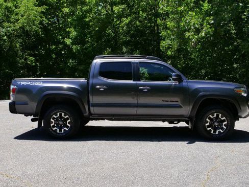 Used 2021 Toyota Tacoma TRD Off-Road w/ Blackout Package (TMS) AWD/4WD image 46