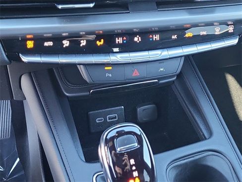 Used 2024 Cadillac XT4 Premium Luxury image 15