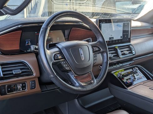 Used 2024 Lincoln Navigator L Reserve image 23