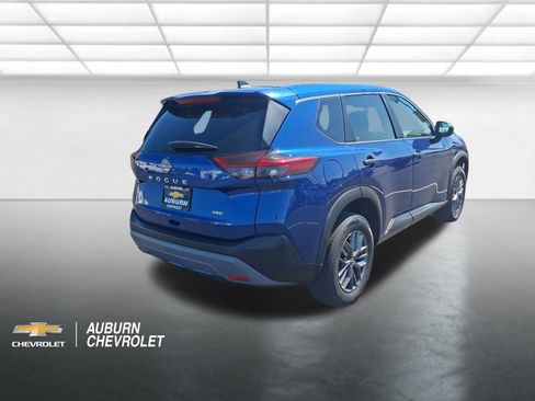 Used 2023 Nissan Rogue S AWD/4WD image 3