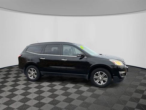 Used 2017 Chevrolet Traverse LT image 8