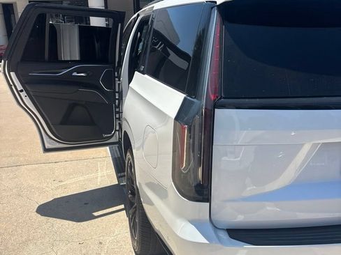 Used 2021 Cadillac Escalade Sport w/ Driver Assist Tech Package AWD/4WD image 9