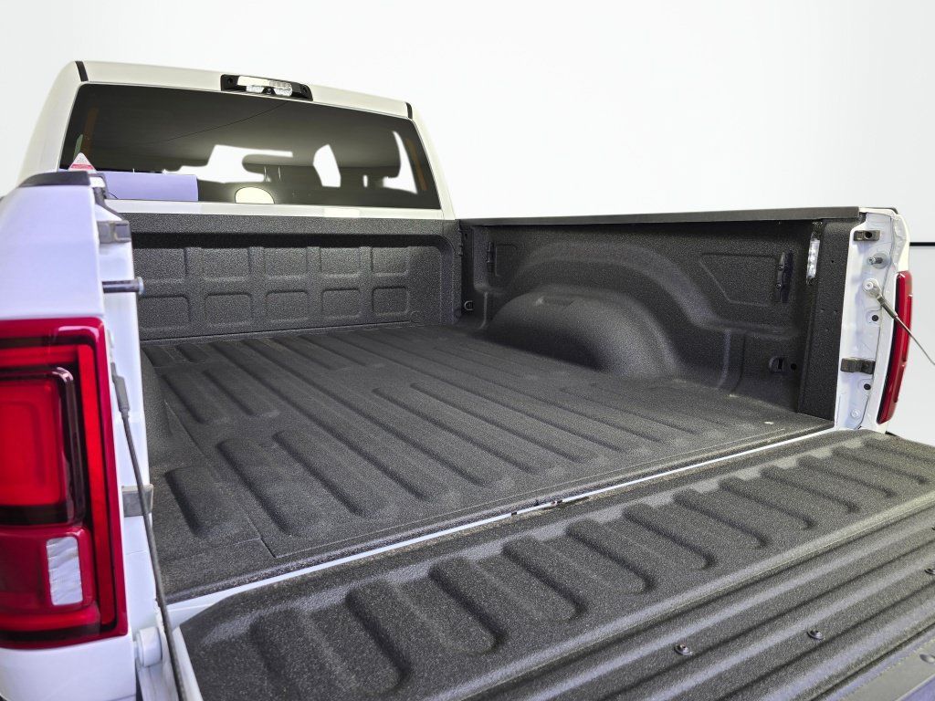 New 2026 RAM 3500 Big Horn AWD/4WD image 16