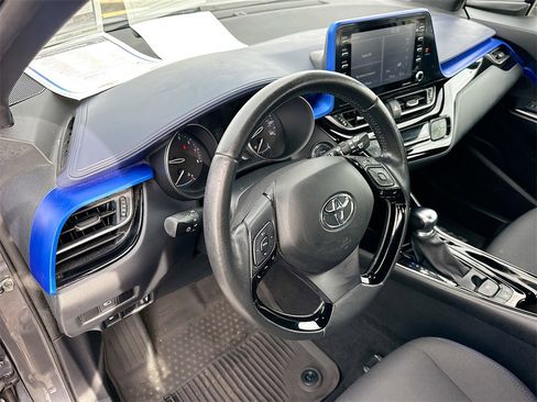 Used 2021 Toyota C-HR image 9