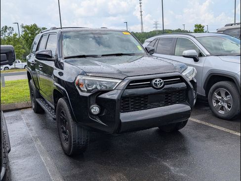 Used 2020 Toyota 4Runner SR5 AWD/4WD image 2