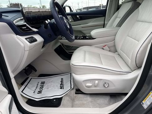 Used 2026 Buick Enclave Avenir AWD/4WD image 16