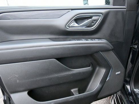 Used 2024 GMC Yukon SLT AWD/4WD image 11
