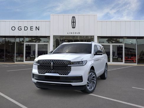 New 2026 Lincoln Navigator Reserve AWD/4WD image 2