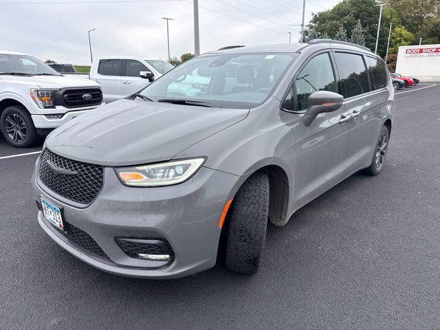 Used 2021 Chrysler Pacifica Touring w/ S Appearance Package FWD image 2