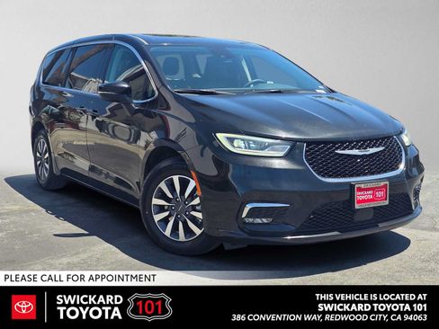 Used 2023 Chrysler Pacifica Touring-L FWD image 1