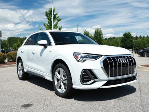 Used 2021 Audi Q3 2.0T Premium Plus w/ Premium Plus Package AWD/4WD image 3