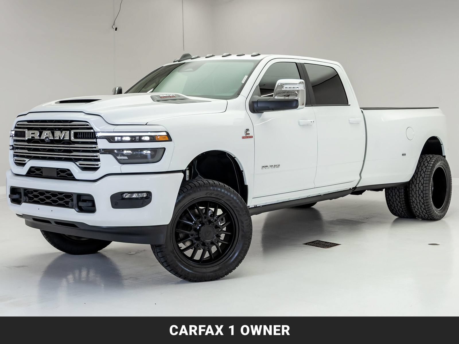 Used 2026 RAM 3500 Laramie AWD/4WD image 4