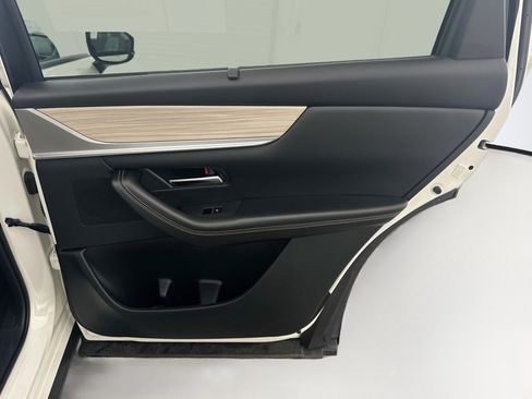 Used 2024 MAZDA CX-90 Plug-In Hybrid w/ Preferred AWD/4WD image 34
