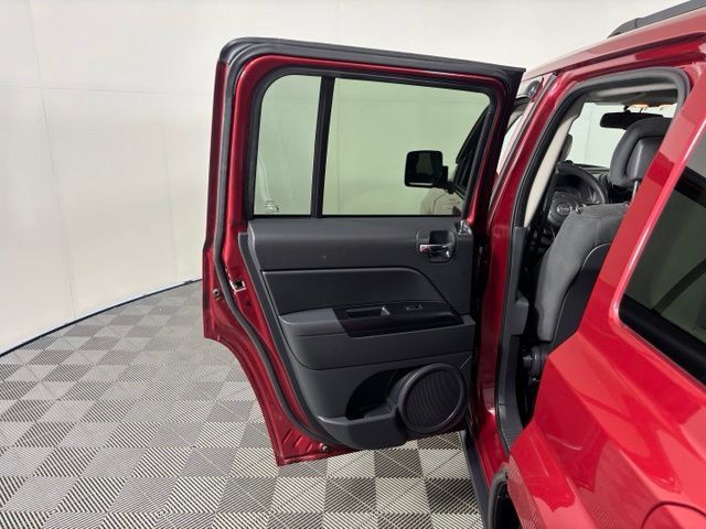 Used 2016 Jeep Patriot Sport w/ Power Value Group AWD/4WD image 27