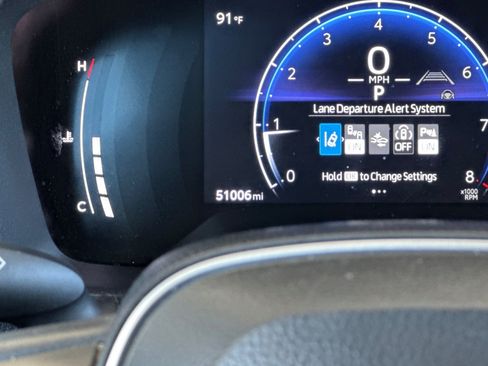 Used 2024 Toyota Corolla Cross XLE FWD image 23