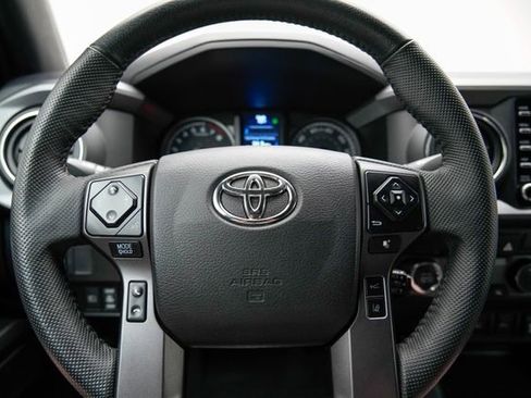Used 2022 Toyota Tacoma TRD Off-Road w/ TRD Premium Off Road Package AWD/4WD image 24