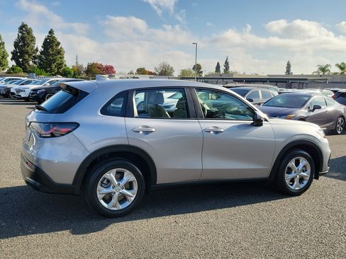 Used 2024 Honda HR-V LX image 2