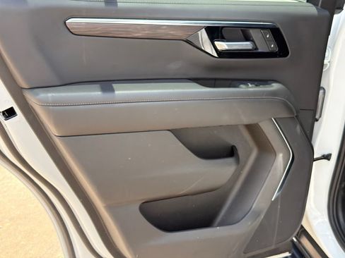 Used 2025 Chevrolet Tahoe LT AWD/4WD image 21