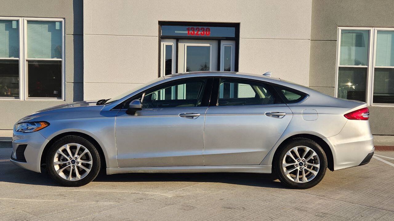 Used 2019 Ford Fusion SE FWD image 3