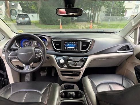 Used 2021 Chrysler Voyager Lxi FWD image 28