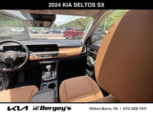 Certified 2024 Kia Seltos SX w/ SX Sunroof Package AWD/4WD image 20