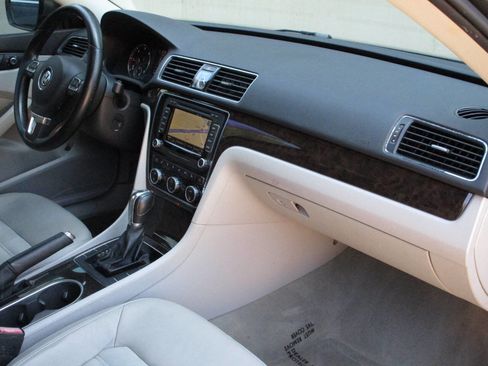 Used 2014 Volkswagen Passat TDI SEL Premium FWD image 7