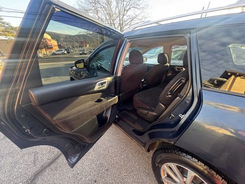 Used 2015 Nissan Pathfinder SV w/ Cargo Package image 11